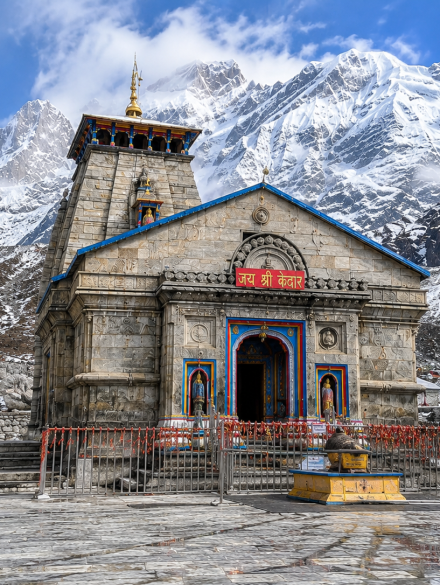 Tourists enjoying Kedarnath Yatra 2021 taxi trip in Uttarakhand with comfortable travel service