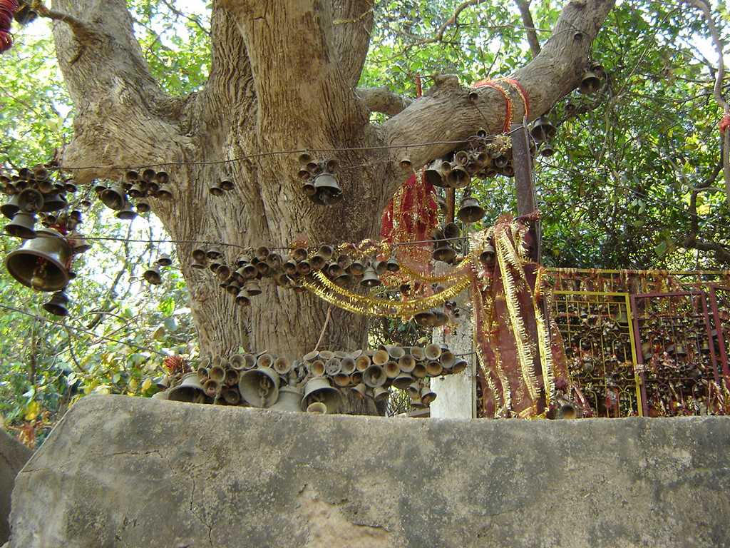 File:Bells Hindu Temple India - panoramio.jpg